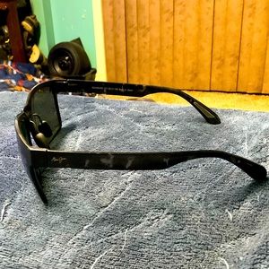 - Maui Jim red sands